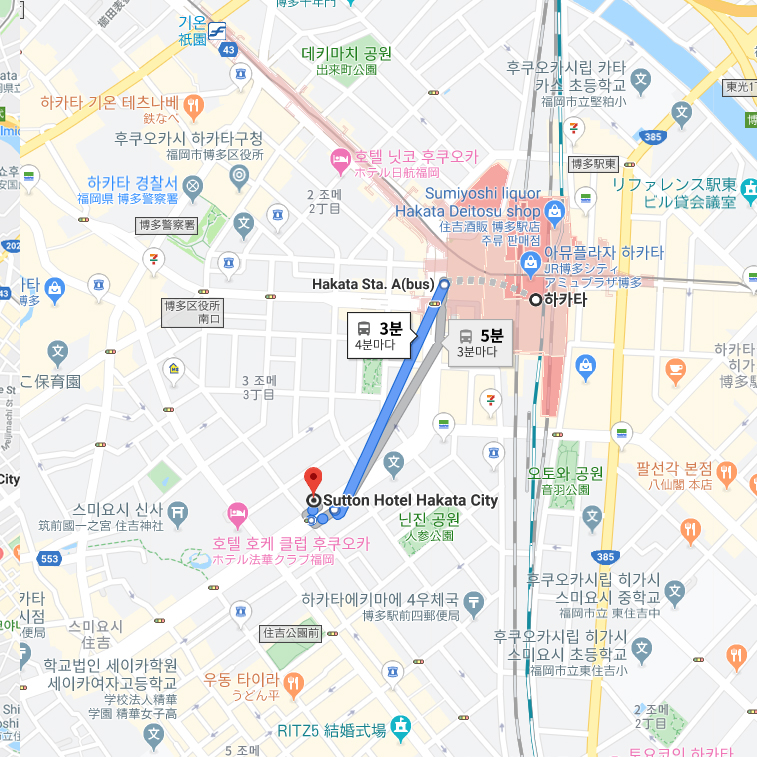  하카타역(博多駅) 하카타출구(博多口)에서 왼쪽 방면으로 우체국을 지나 대로의 오른쪽 방면에 위치. 도보 약 5분 소요
