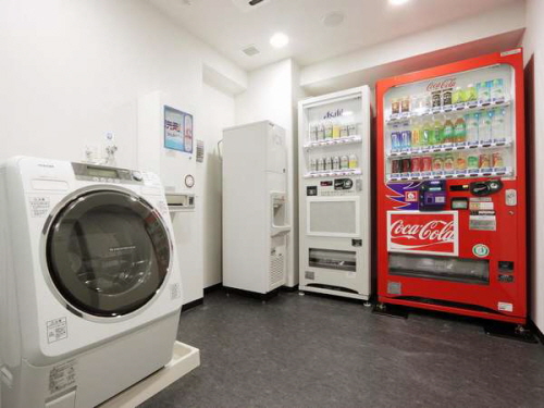 하카타 도큐 REI 호텔(구:호텔 도큐 비즈포트 하카타) 드럼세탁기, 자동판매기